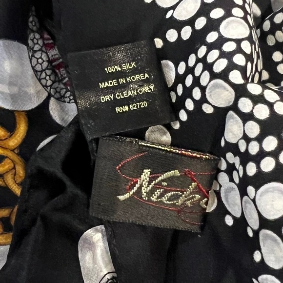 Vintage-Inspired Silk Scarf Bee & Chain Baroque Print Old Money European Chic - Picture 9 of 9